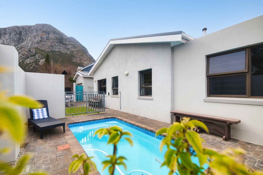 4 Bedroom Property for Sale in Voelklip Western Cape